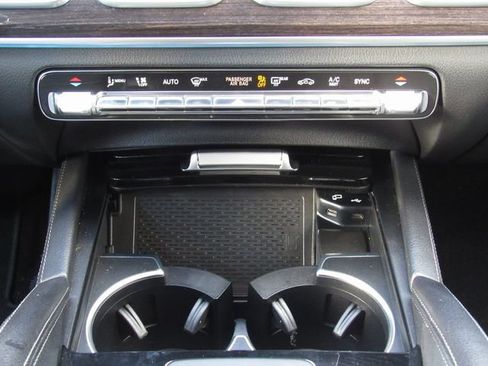 Used 2020 Mercedes-Benz GLE 450 4MATIC w/ Premium Package image 31