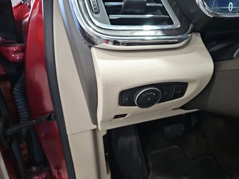 Used 2017 Lincoln Continental Premiere image 16