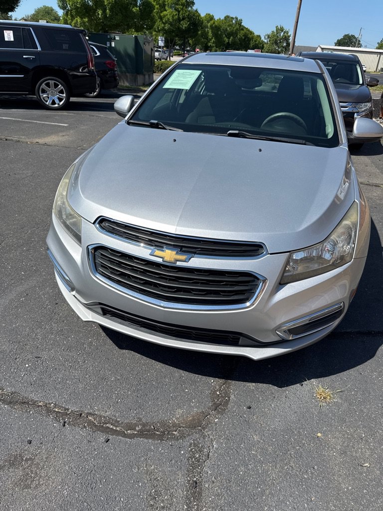 Used 2016 Chevrolet Cruze LT w/ Sun And Sound Package FWD image 2