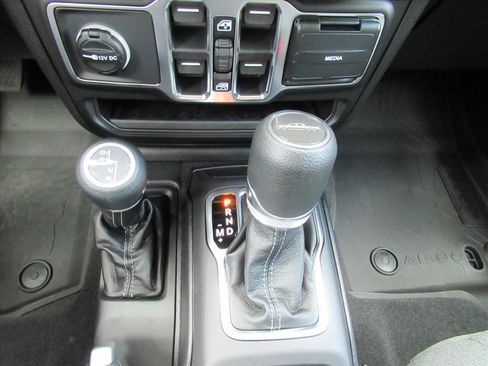 New 2026 Jeep Gladiator Sport AWD/4WD image 24
