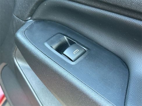 Used 2020 Chevrolet Equinox LT image 30