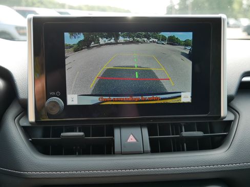 Used 2025 Toyota RAV4 XLE AWD/4WD image 33