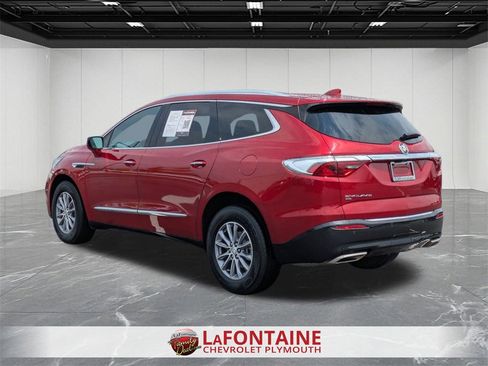 Used 2024 Buick Enclave Premium image 3