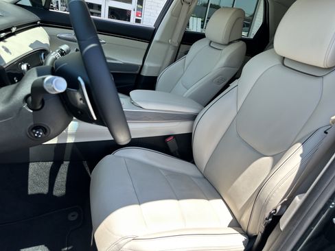 Used 2022 Genesis GV70 2.5T w/ Advanced Package AWD/4WD image 10