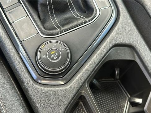Used 2022 Volkswagen Tiguan SE R-Line image 18