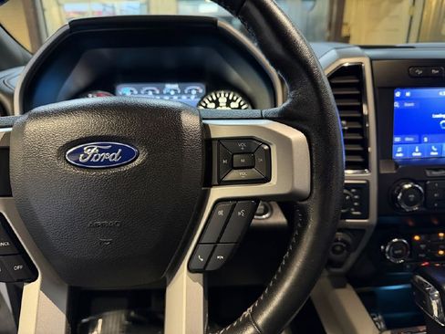 Used 2019 Ford F150 Lariat image 23