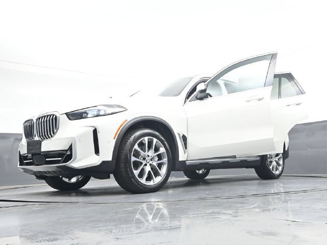 Certified 2024 BMW X5 xDrive40i w/ Parking Assistance Package AWD/4WD image 45