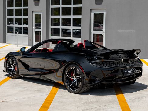 Used 2024 McLaren 750S Spider image 17