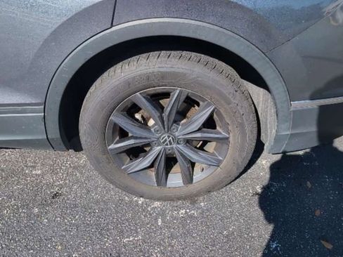 Certified 2022 Volkswagen Tiguan SE w/ Panoramic Sunroof Package image 7