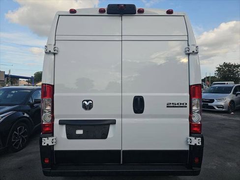 Used 2025 RAM ProMaster 2500 w/ Convenience Group FWD image 7