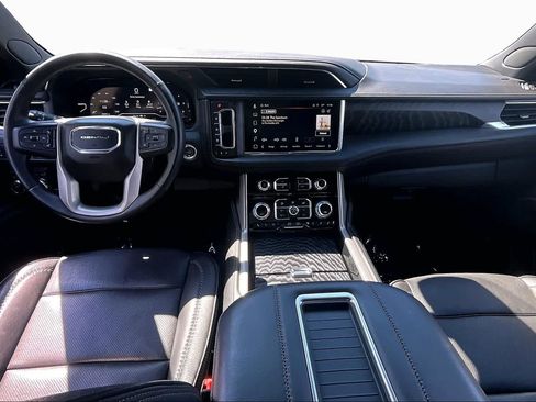 Used 2023 GMC Yukon XL Denali AWD/4WD image 16