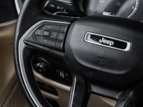 Used 2022 Jeep Grand Cherokee L Limited AWD/4WD image 27