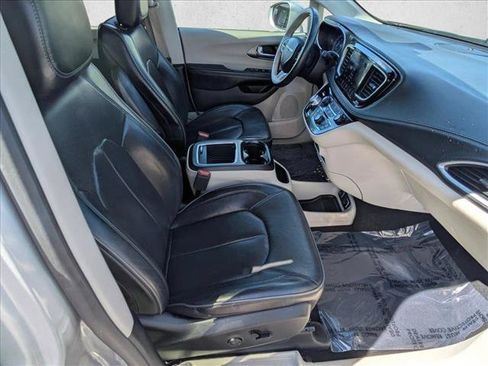 Used 2019 Chrysler Pacifica Limited FWD image 21