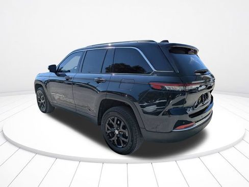 Used 2023 Jeep Grand Cherokee Limited w/ Luxury Tech Group II AWD/4WD image 6