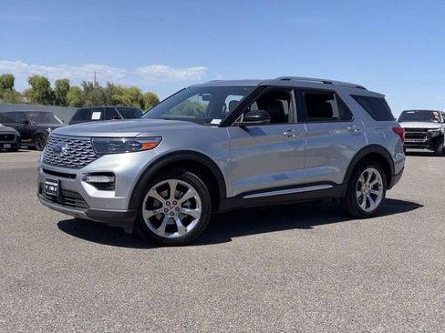 Used 2020 Ford Explorer Platinum w/ Premium Technology Package AWD/4WD image 2