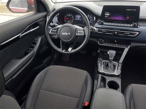 Used 2023 Kia Seltos S w/ Navigation Package image 14