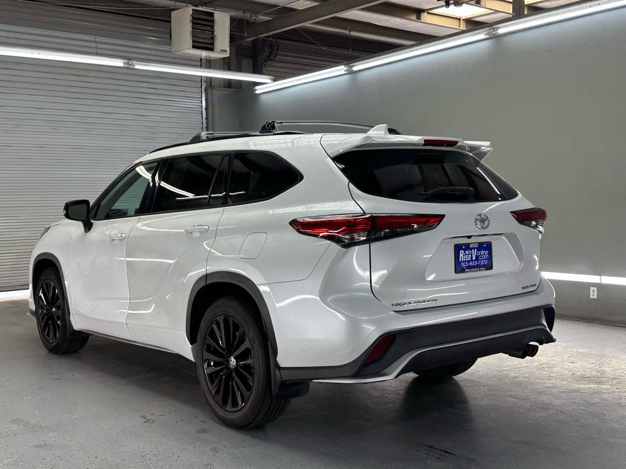 Used 2023 Toyota Highlander XSE AWD/4WD image 5