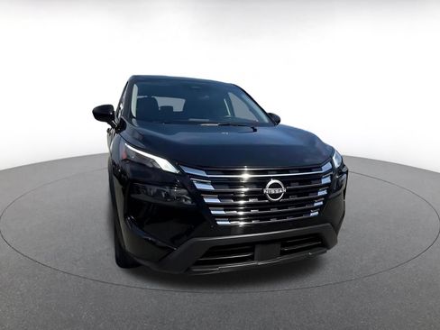 Used 2025 Nissan Rogue SV FWD image 3