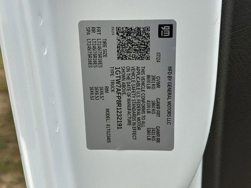 Used 2024 GMC Savana 2500 w/ Driver Convenience Package image 33