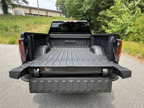 Used 2025 GMC Sierra 2500 AT4 AWD/4WD image 9