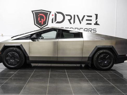 Used 2025 Tesla Cybertruck AWD Crew Cab image 17