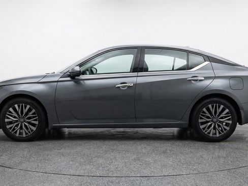 Used 2025 Nissan Altima 2.5 SV image 5