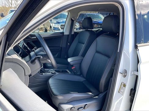 Used 2024 Volkswagen Tiguan SE AWD/4WD image 9