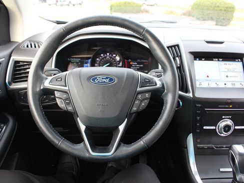 Used 2018 Ford Edge Titanium w/ Technology Package image 16