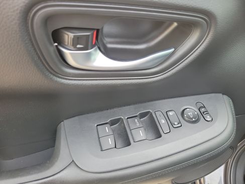 Used 2025 Honda HR-V LX image 20