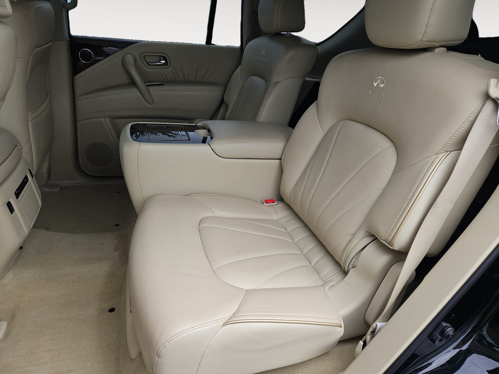 Used 2011 INFINITI QX56 4WD w/ Deluxe Touring Pkg image 15
