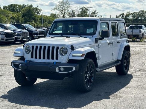 Used 2022 Jeep Wrangler Unlimited Sahara w/ Cold Weather Group image 7