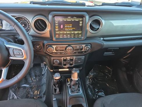 Used 2023 Jeep Wrangler Unlimited Sahara AWD/4WD image 15