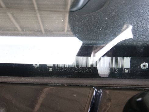 Used 2004 HUMMER H2 w/ Preferred Equipment Group image 26