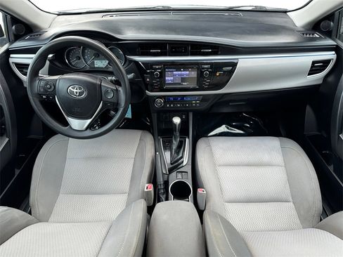 Used 2015 Toyota Corolla LE image 11