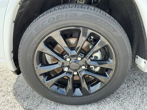Used 2022 Jeep Grand Cherokee Laredo X RWD image 28