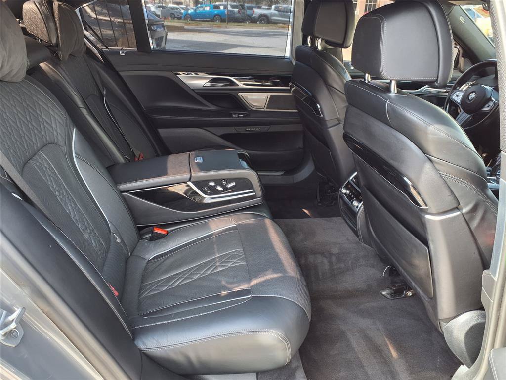 Used 2022 BMW 740i w/ M Sport Package RWD image 13