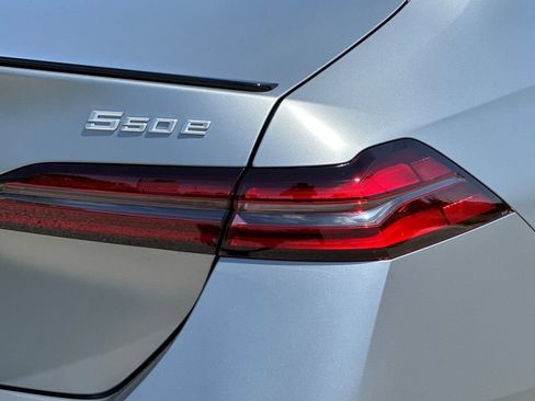 New 2026 BMW 550e xDrive AWD/4WD image 33