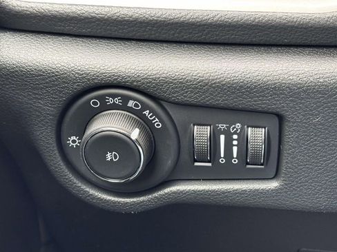 New 2026 Chrysler Pacifica Select image 19