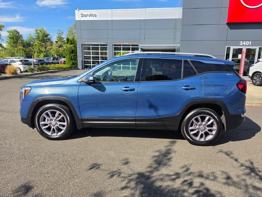Used 2024 GMC Terrain SLT AWD/4WD image 2