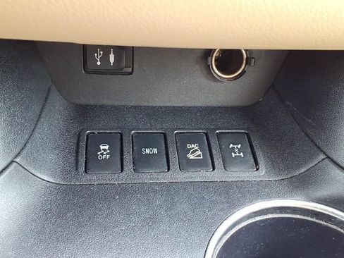 Used 2014 Toyota Highlander XLE AWD/4WD image 33