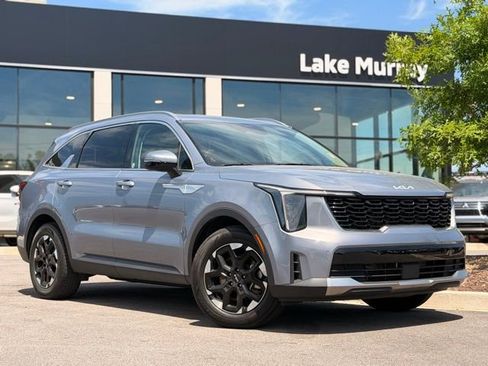 Used 2024 Kia Sorento S FWD image 1