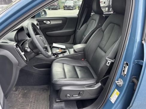 Used 2024 Volvo XC40 B5 Core AWD/4WD image 5