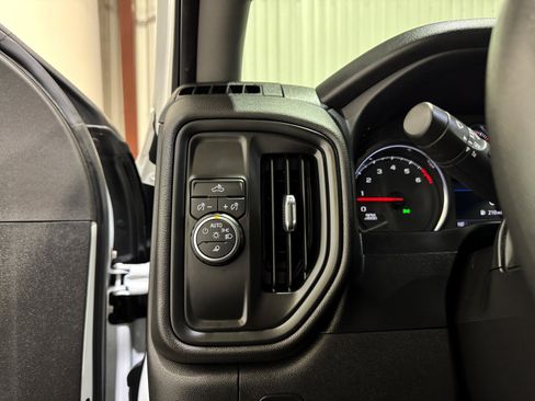 Used 2022 Chevrolet Silverado 2500 Custom w/ Custom Value Package image 26