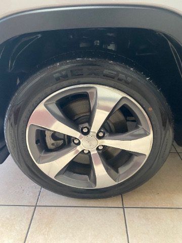 Used 2020 Jeep Cherokee Limited FWD image 24