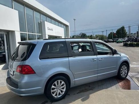 Used 2012 Volkswagen Routan SE FWD image 6