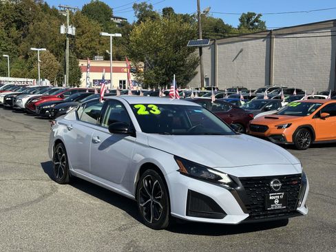Used 2023 Nissan Altima 2.5 SR image 1