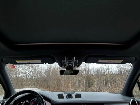 Used 2023 Porsche Cayenne S Platinum image 31