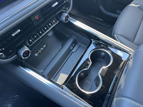 New 2026 Chevrolet Suburban Premier image 7