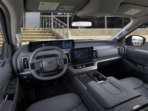 New 2026 Ford Expedition Active image 9