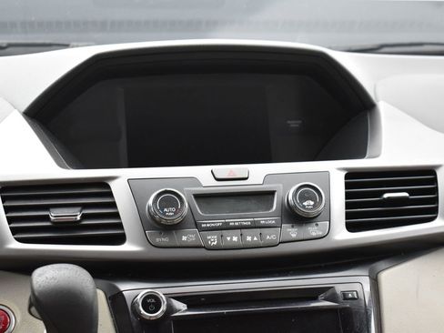 Used 2017 Honda Odyssey SE image 18